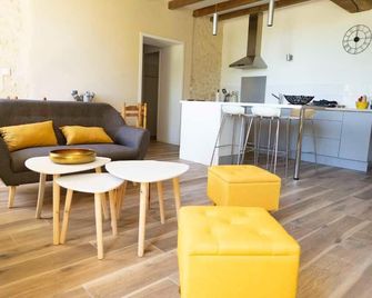 Longère Cosy Entièrement Rénovée, à la Campagne. Animaux de Compagnie Acceptés! - Saint-Palais - Sala de estar