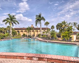 Naples Resort Retreat with Pool Access! - Naples - Piscina
