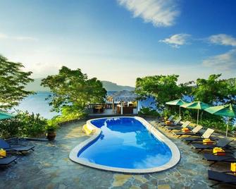 Bastianos Lembeh Dive Resort - Bitung - Piscina