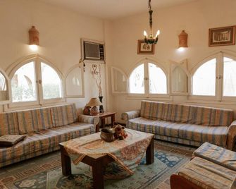 siwa safari paradise hotel - Siwa - Living room