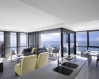 Mantra Circle On Cavill - Surfers Paradise - Living room