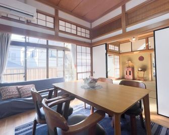Rakuya - A fun and relaxing stay in the heart of Utsunomiya! Free parking included - 우츠노미야 - 다이닝룸