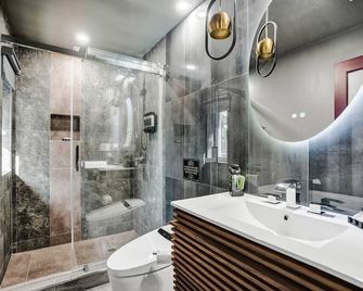 Kiki 3 - Men's Clothing optional Guest Houses - Fort Lauderdale