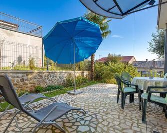 1 Bedroom Amazing Apartment In Lovran - Lovran - Patio