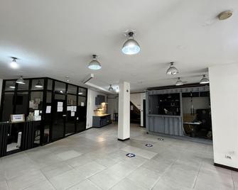 Spot On Junction Hostel - Makati - Lobby