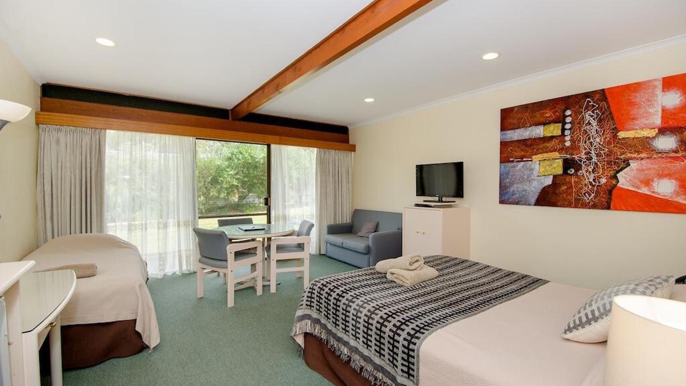 William Macintosh Motor Lodge