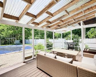 Paradise Retreat by Avantstay Pool Hot Tub Game Room - Cresco - Patio