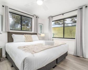 Renovated Townhouse Close to the CBD and Schools - Queanbeyan - Bedroom