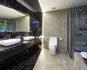 Lao Poet Hotel - Vientiane - Bathroom