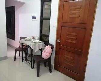 Rijhanel Apartelle Unit 4 - 加尼拉而 特瑞艾斯 - 餐廳