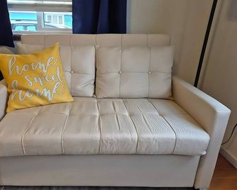Caravan Across The Street From The Beach - Blaine - Living room