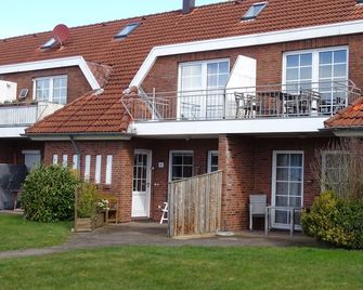 Apartment SEERÄUBER in a quiet location, balcony, only 300m to the green beach - Friedrichskoog - Edificio