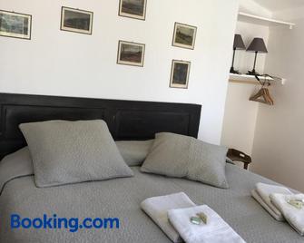 Hôtel Particulier Des Lumières - Moustiers-Sainte-Marie - Bedroom