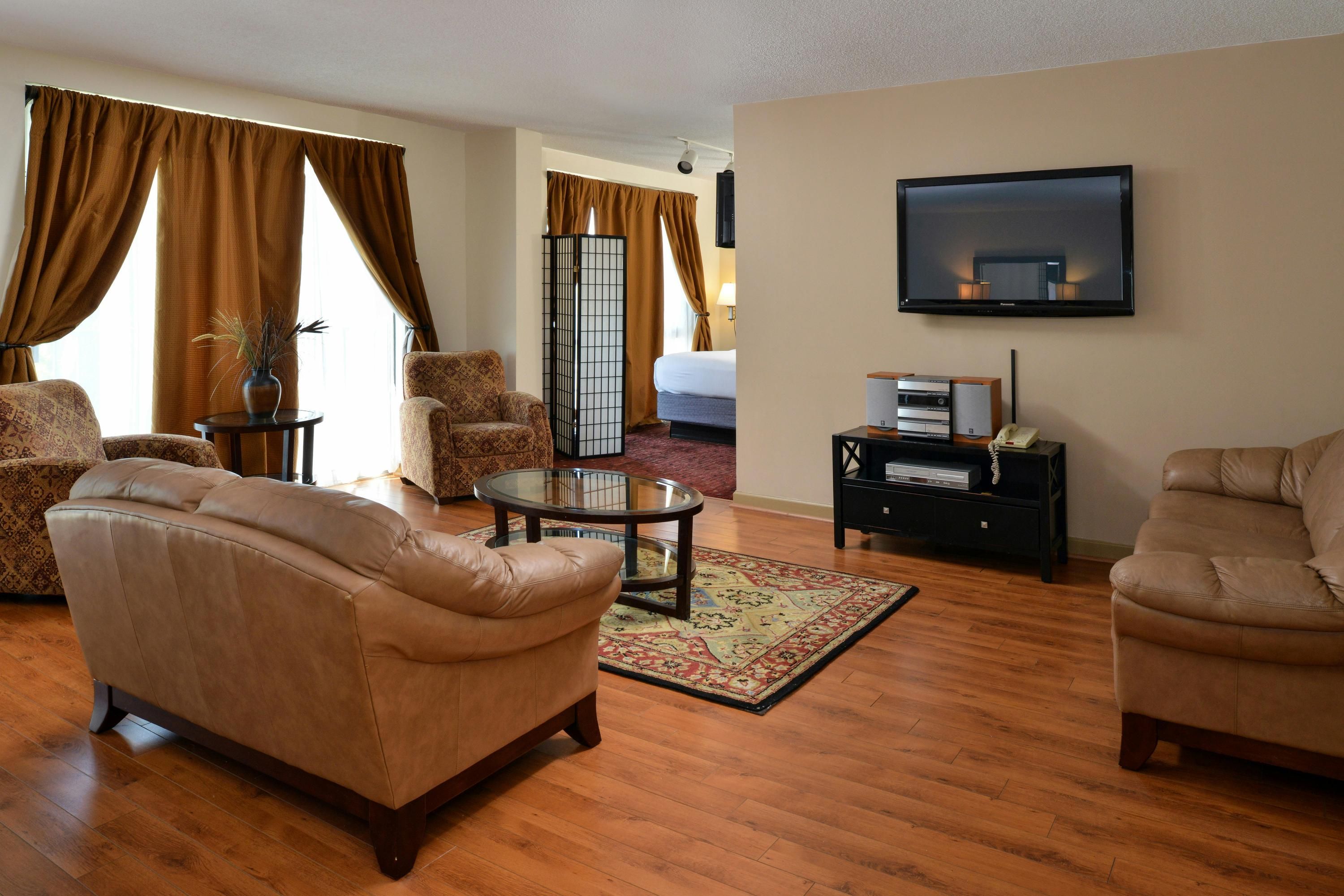 هوثورن إن آند كونفرنس سنتر - وينستون-سالم - غرفة معيشة