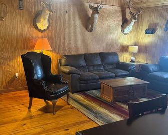 Blackjack Cabin at Sardis Lake - Batesville