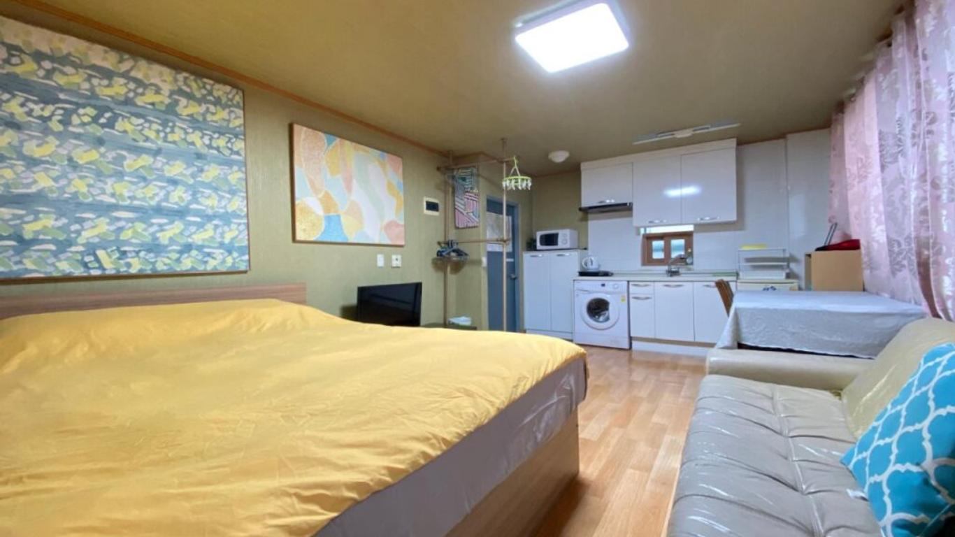 Kang's Apartments in Central Seoul