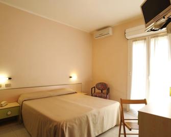 Hotel Mambo - Laigueglia - Bedroom