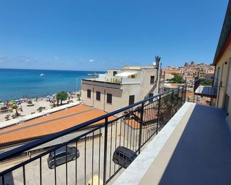 B&B Le Suites di Costanza - Cefalù - Balcony
