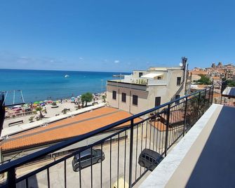 B&B Le Suites di Costanza - Cefalù - Balkong