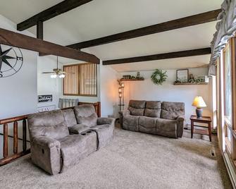Hot Tub! All Bubbles No Troubles!!lake Mcconaughy Ne - Ogallala - Living room