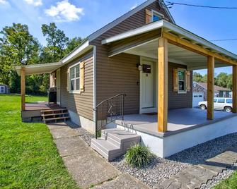 A Modern Rustic Chalet With Hot Tub! Near Hershey, Pa - Elizabethtown - Building