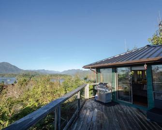 Eagle View House-Ocean Views I Hot Tub I Wood Fp - Tofino - Balkon