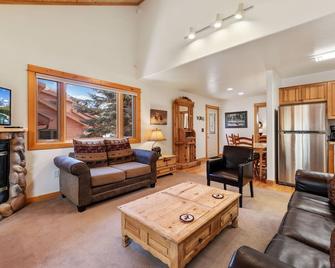 Bugle Pointe A08 by Estes Park Condos - Estes Park - Living room