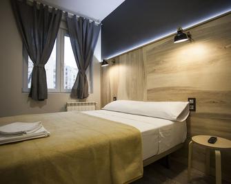 Hostal CC Atocha - Madrid - Bedroom