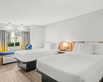 Microtel Inn & Suites by Wyndham Lexington - Lexington - Bedroom