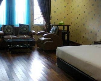 Permata Hotel - Purwakarta - Bedroom