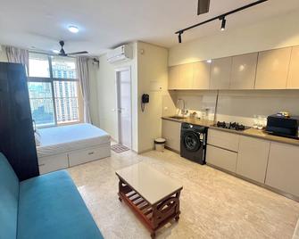 Picturesque Lakeview Studio Apartment Hiranandani Estate Thane - Thāne - Kitchen