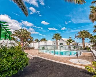 Apartamentos Livvo Las Gaviotas - Tías - Pool