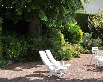Brit Hotel Confort Bagnoles Normandie - Bagnoles-de-l'Orne-Normandie - Patio