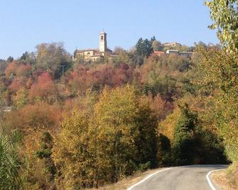 Countryside Townhouse in the Monferrine Hills - Odalengo Piccolo - Vista del exterior