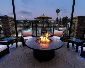 King Suite. Free Breakfast. Pool. Shared Bbq. Your Next Trip! - Newark - Balcony