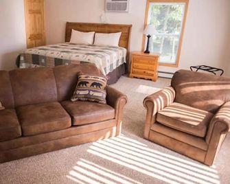 M-22 Inn Suttons Bay - Suttons Bay - Sala de estar