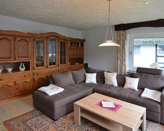 Apartment in Assinghausen with a Sun Terrace - Assinghausen - Sala de estar