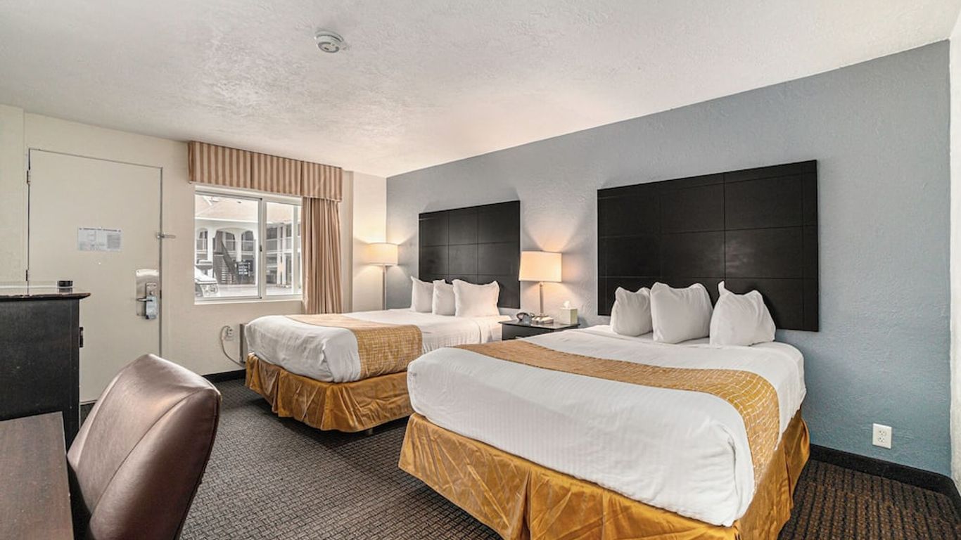 Travelodge by Wyndham Traverse City MI