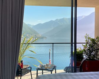 Hotel Lago - Torno - Balkon