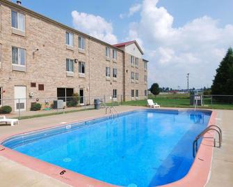 Beaver Dam Inn - Beaver Dam - Piscina