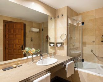Parador De Malaga Gibralfaro - Málaga - Bathroom