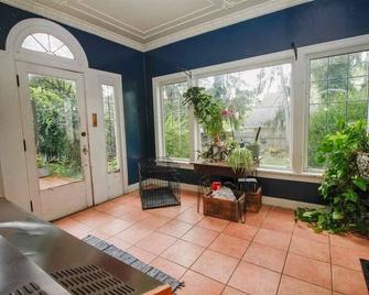 La Dolce Vita - Richmond - Living room