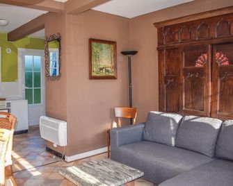 Two-Bedroom Holiday Home In Saint Cast Le Guildo - Saint-Cast-le-Guildo - Salon