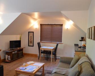 Easy on the Edge - Ucluelet - Living room