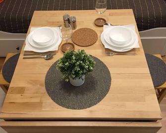 Very Close Studio Apartment - Zagreb - Essbereich