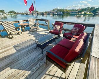 Lakeside Landing on Lake Dora w/ Boat Dock - Tavares - Binnenhof