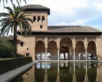 dona lupe casa carmen alhambra - Granada