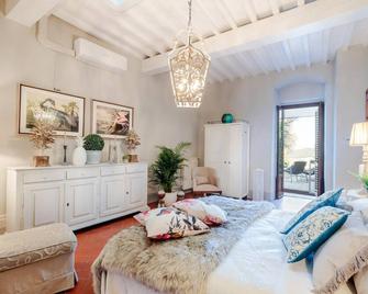 Villa Chianti, your Secret 4 Bedrooms Retreat with View over the Vineyards in Marcialla - Marcialla - Bedroom