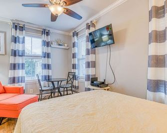 Beach Apartment #6 -Studio w/ Bathroom & Kitchen - Ocean Grove - Bedroom