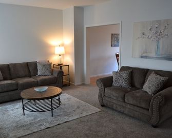 Spacious House near Granite Peak - Wausau - Living room